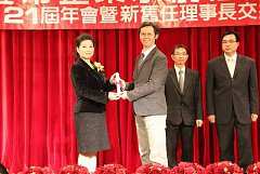 375529_336734356338042_100..