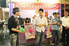 419594_342437602456743_100..