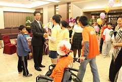 404650_336773153000829_100..