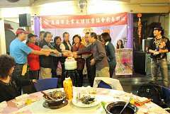 423865_342425139124656_100..