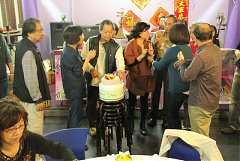 420776_342425382457965_100..