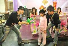 424631_342445405789296_100..