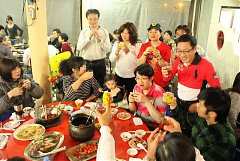 418609_342428379124332_100..