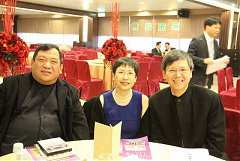 385165_336698796341598_100..