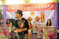 429082_342439262456577_100..