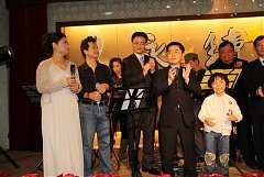 403901_336775293000615_100..