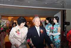 386479_336703363007808_100..