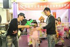 419739_342445145789322_100..