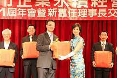 405141_336714799673331_100..