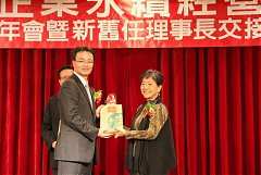 394035_336712576340220_100..