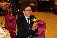 407031_336775129667298_100..