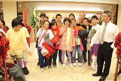 400004_336772363000908_100..