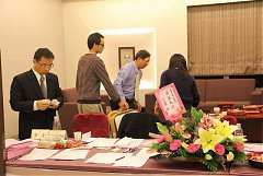 402906_336736139671197_100..