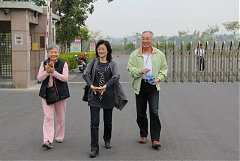 185929_204159439595535_100..