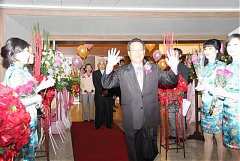 393639_336702293007915_100..