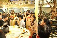 417673_342419112458592_100..