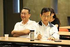 384914_281379525229218_100..