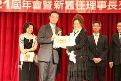 387656_336713169673494_100..