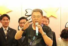 399054_336777079667103_100..