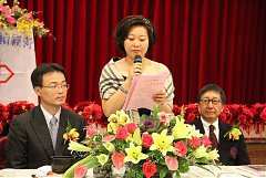 381959_336710779673733_100..