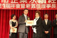 403884_336713276340150_100..