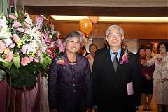 395823_336702039674607_100..