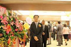 380435_336700946341383_100..