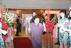 403267_336703549674456_100..