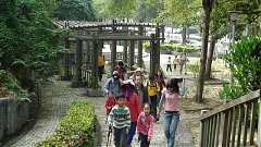 379832_329052267127628_100..