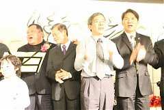 407496_336775736333904_100..