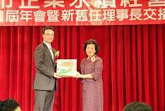 382622_336715539673257_100..