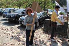 422145_342388652461638_100..