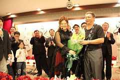 409129_336776803000464_100..