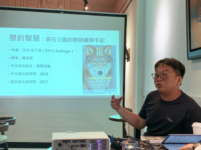 LINE_ALBUM_20241210讀書會_..