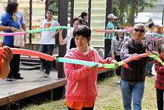 563250_578493255509266_198..