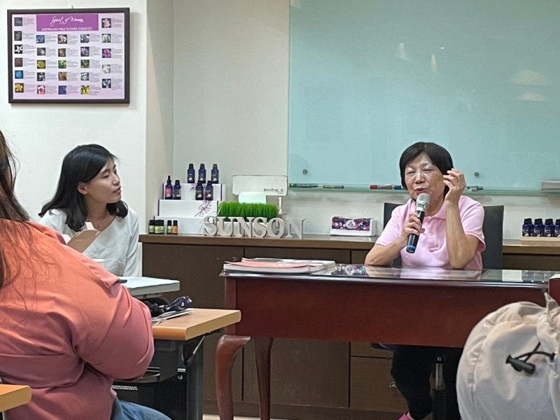 LINE_ALBUM_四月份小組會會..