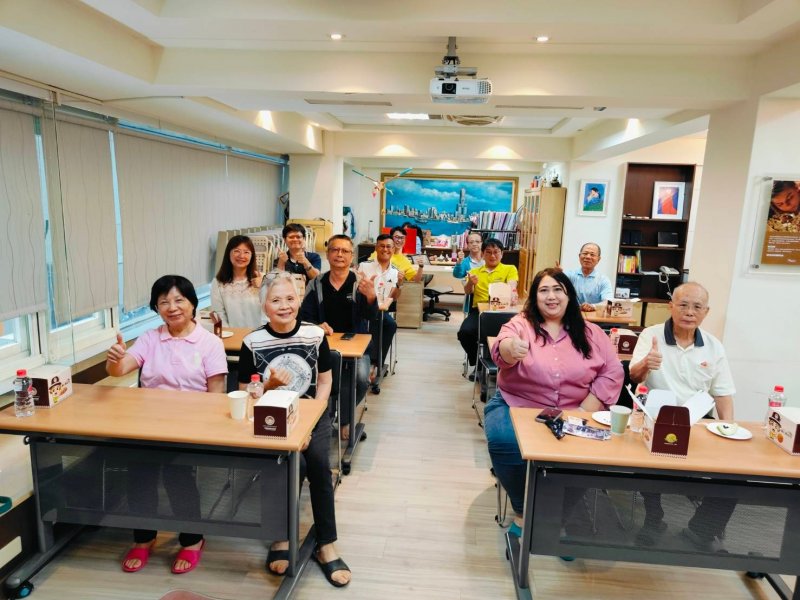 LINE_ALBUM_四月份小組會會..