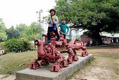 267982_578471635511428_127..