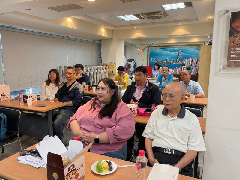 LINE_ALBUM_四月份小組會會..