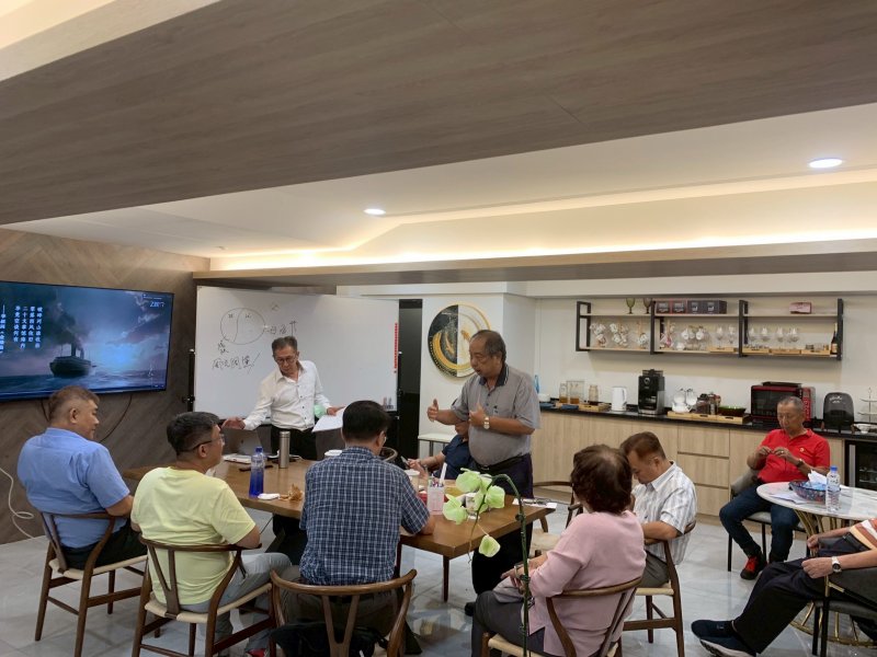 LINE_ALBUM_20250812讀書會-..