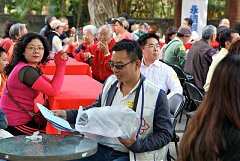 307348_578472645511327_116..