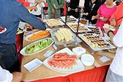 377695_578475135511078_194..