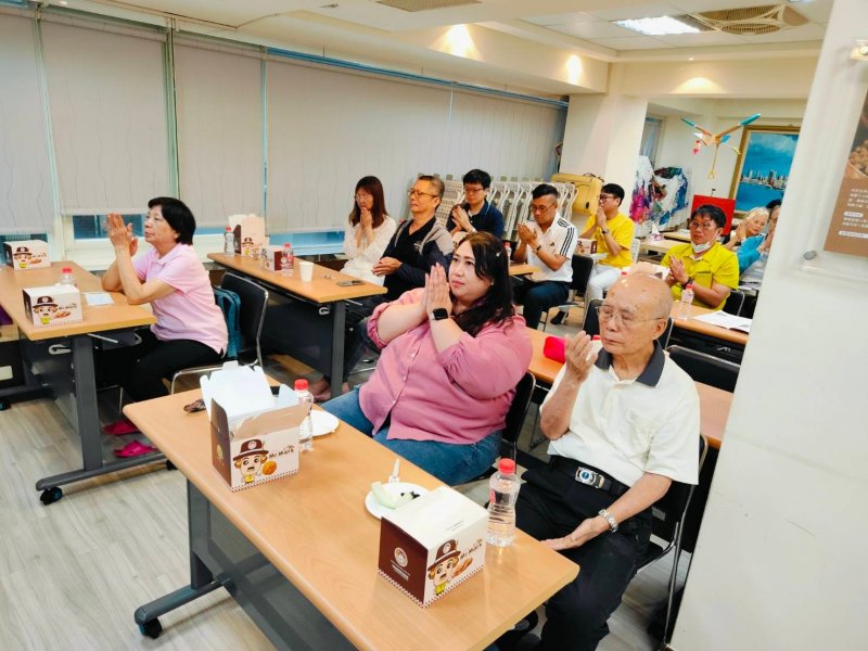 LINE_ALBUM_四月份小組會會..