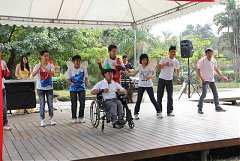 11417_578486422176616_5845..