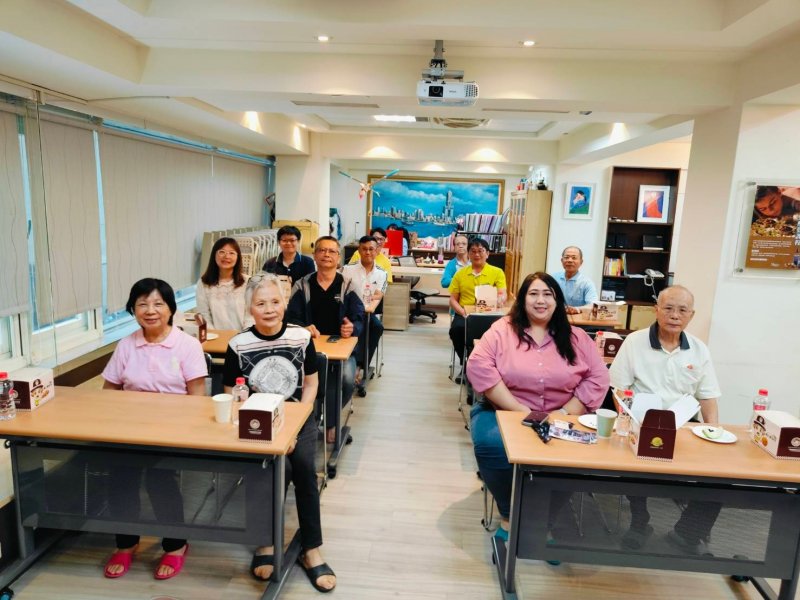 LINE_ALBUM_四月份小組會會..