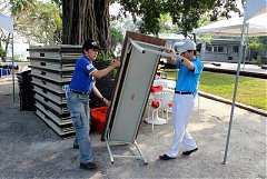 484896_578466395511952_178..