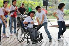 285778_578486788843246_167..