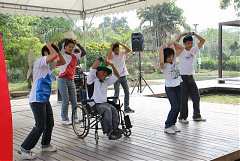 533217_578486448843280_689..