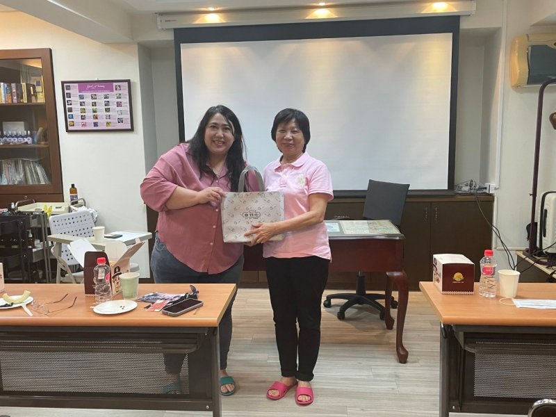 LINE_ALBUM_四月份小組會會..