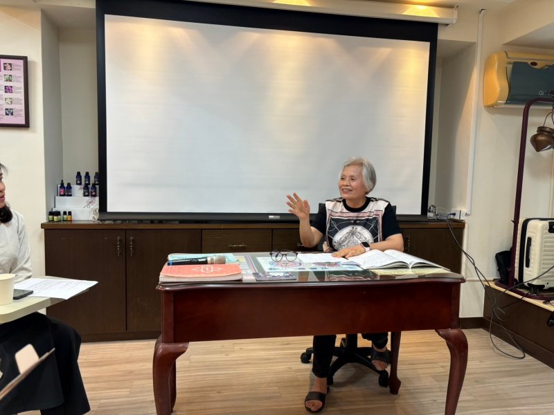 LINE_ALBUM_四月份小組會會..